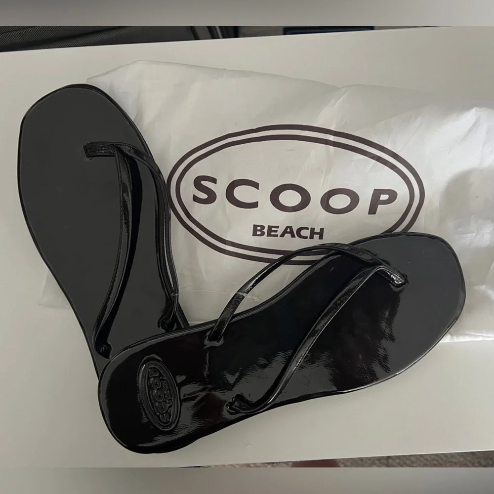 NEW SCOOP Beach flip-flop sandals, black, size 6